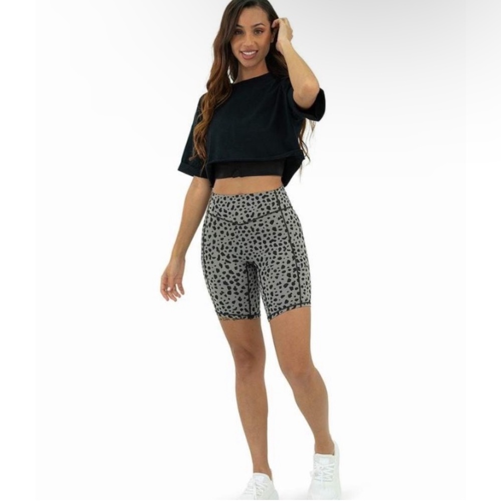 Balance Athletica Ascend Kingdom Collection Snow Leopard Short Black & Grey XXL
